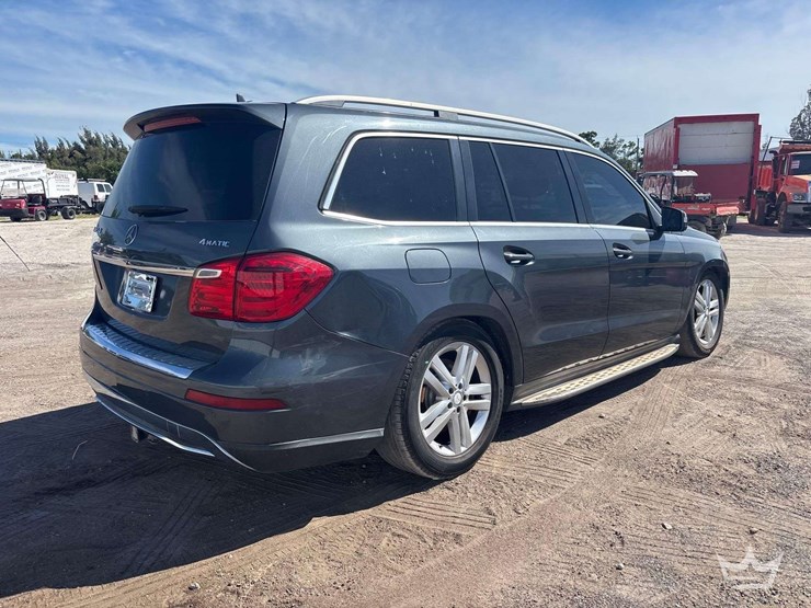 2014-mercedes-benz-gl450-image-3