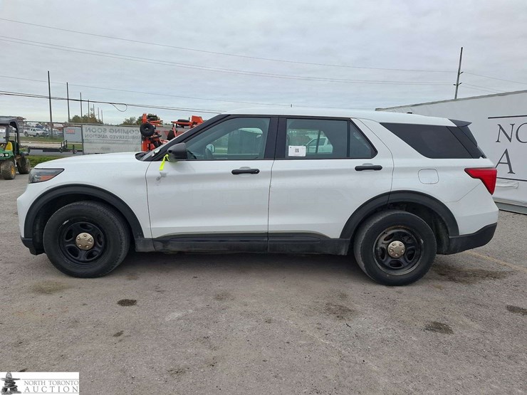 2021-ford-explorer-image-8
