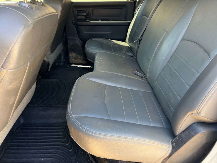 2015-dodge-3500-image-25