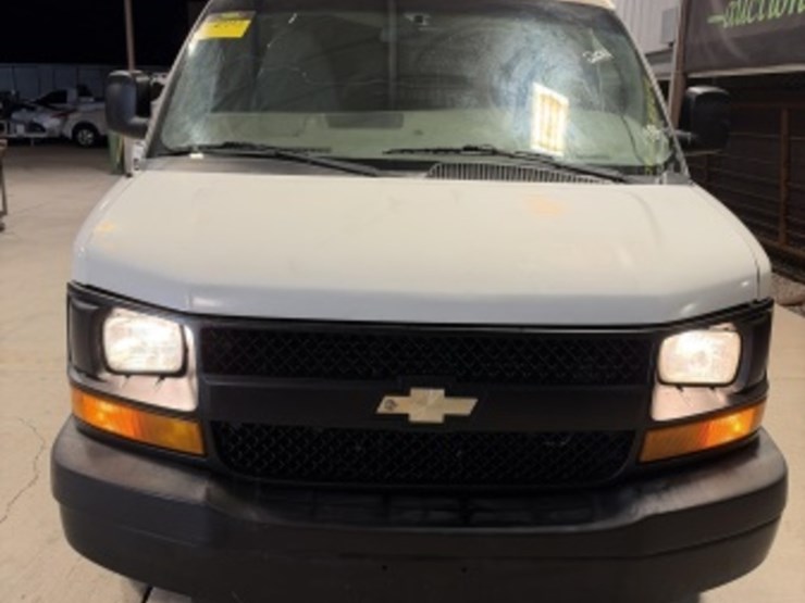 2011-chevrolet-express-2500-image-3