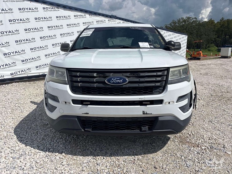 2016-ford-explorer-image-25