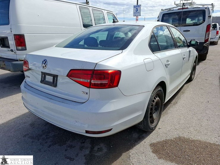 non-operable-2015-volkswagen-jetta-tdi-trendline-plus-4dr-sedan-6a-image-4