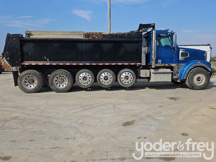 2019-freightliner-122sd-image-11