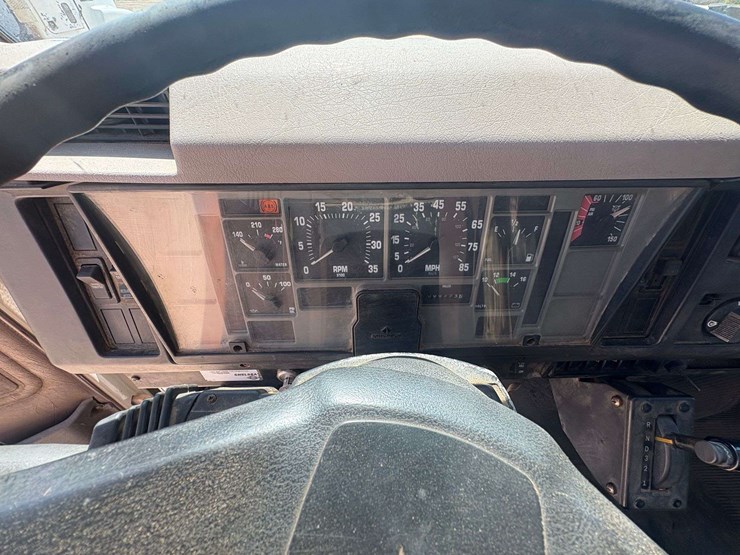 2000-international-4700-image-12