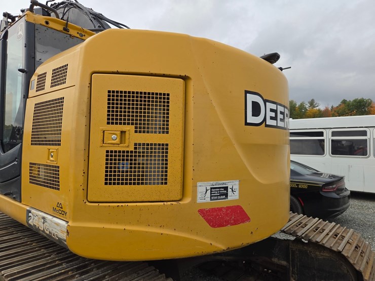 2017-deere-245g-lc-image-44