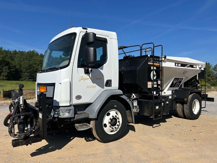 2015-peterbilt-220-image-1