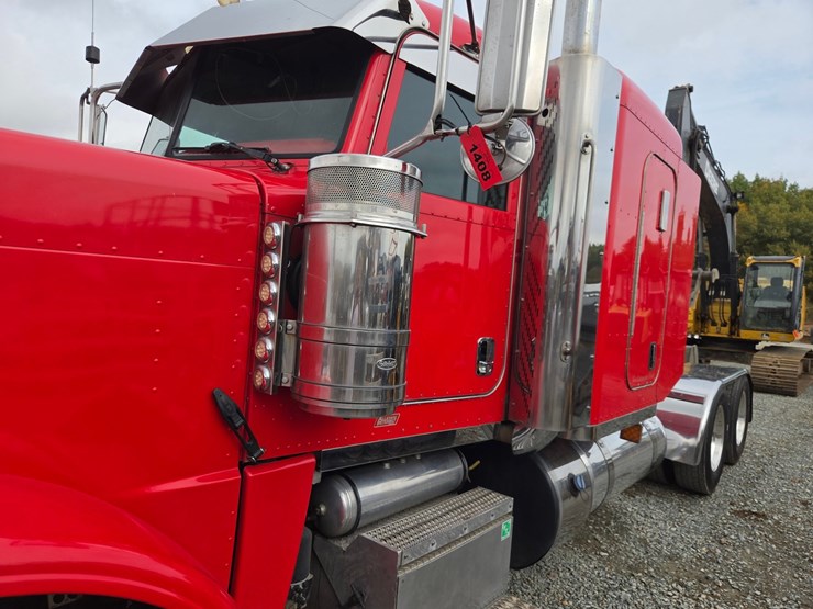 #1408-•-2014-peterbilt-388-sleeper-cab-truck-tractor-image-18