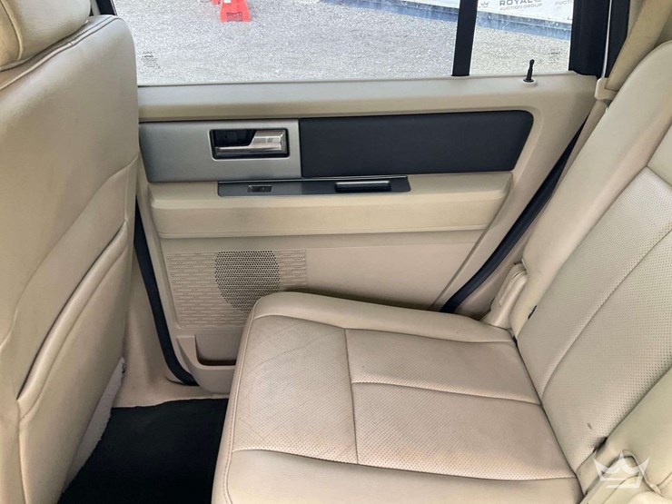 2016-ford-expedition-image-27