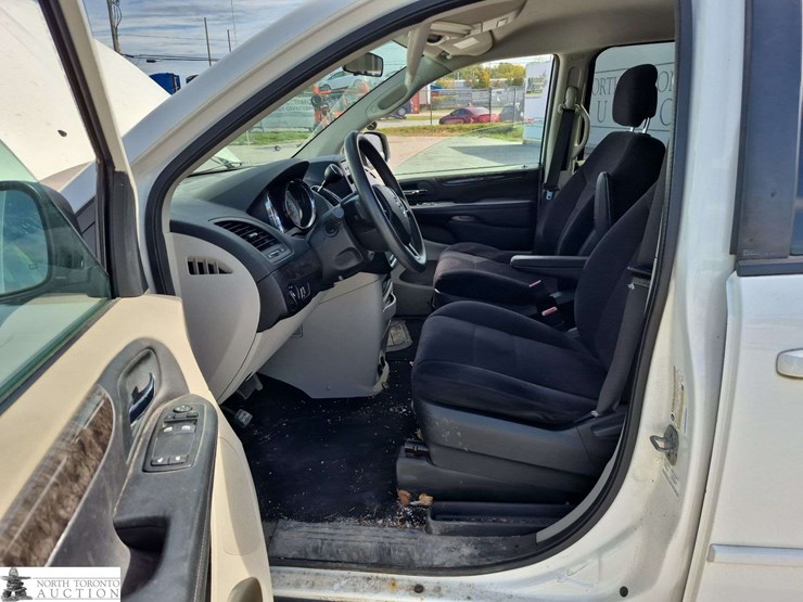 2011-dodge-grand-caravan-se-image-10