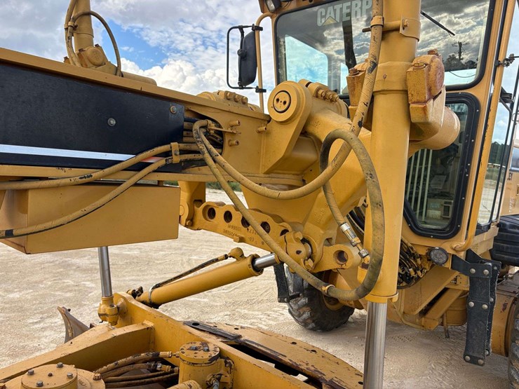 2001-caterpillar-12h-image-28