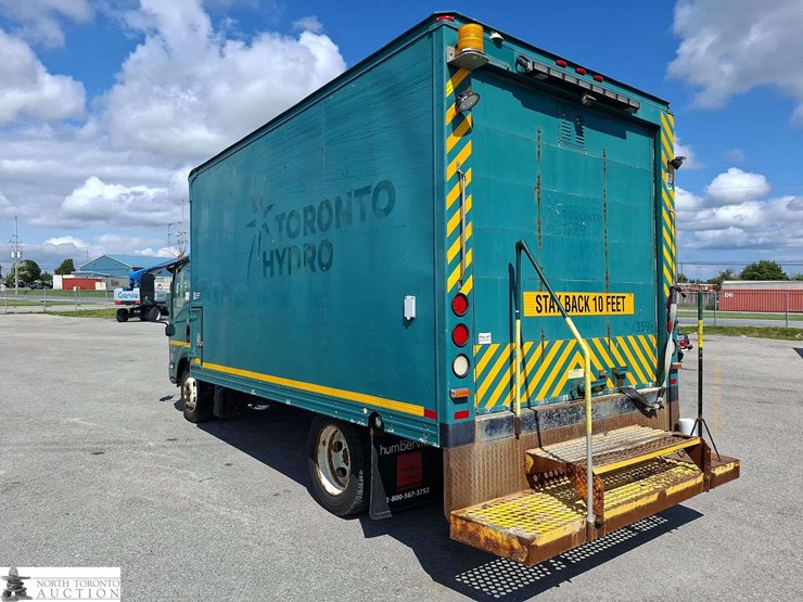 2014-isuzu-nqr-image-7