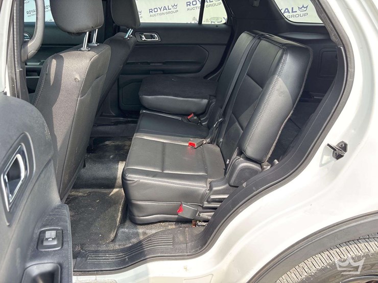 2016-ford-explorer-image-17