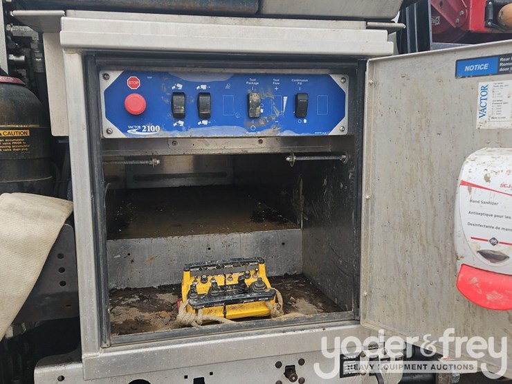 2012-vactor-2100-image-52