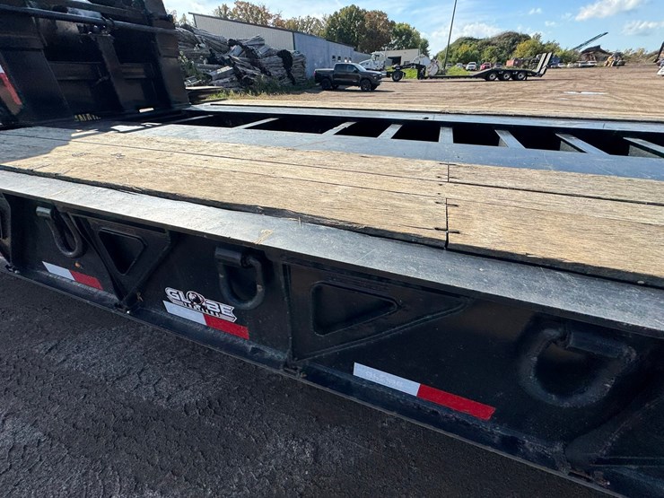 2022-globe-lowboy-image-60