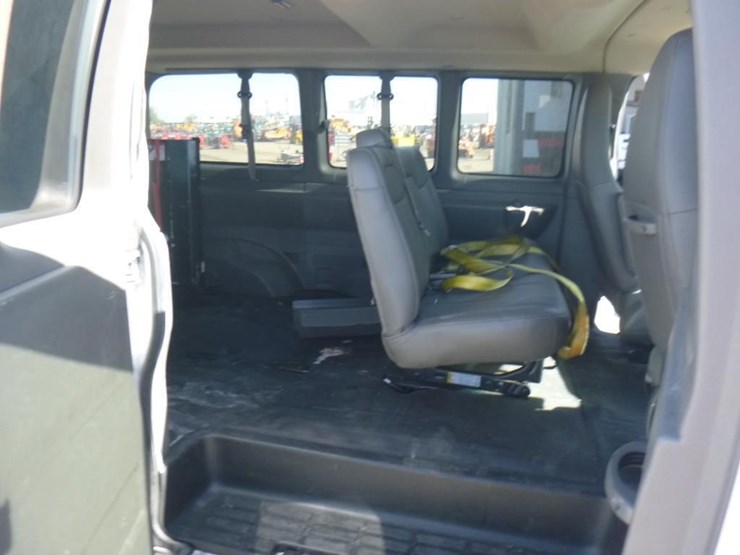2016-chevrolet-express-2500-image-7
