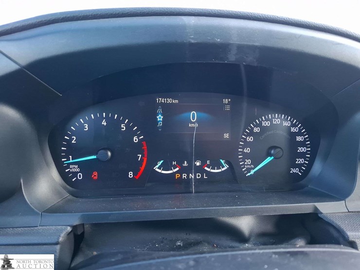 2020-ford-explorer-image-11