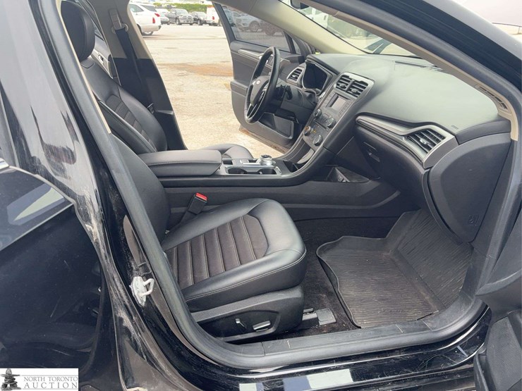 2017-ford-fusion-image-34