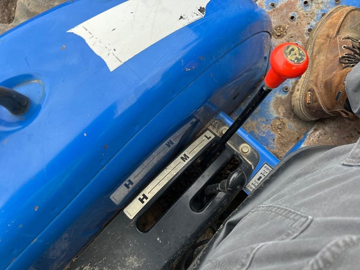 2015-new-holland-workmaster-37-image-26