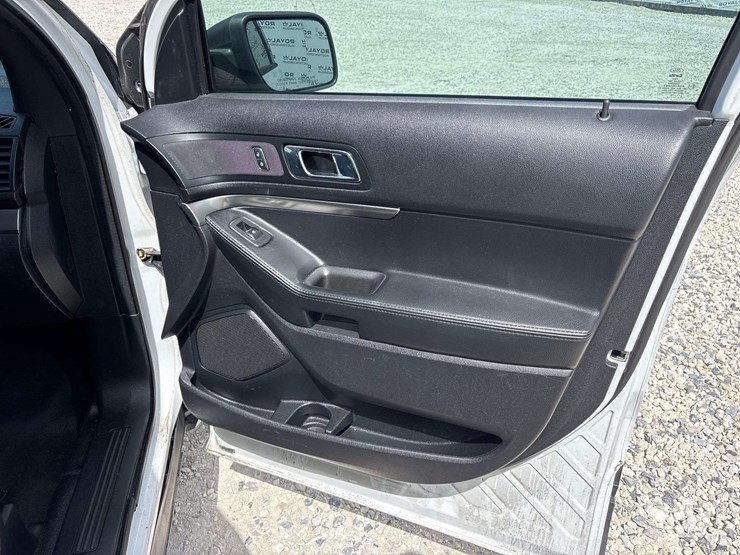 2018-ford-explorer-image-22