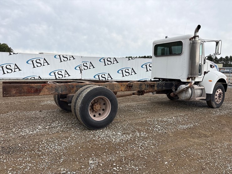 2007-peterbilt-335-image-5