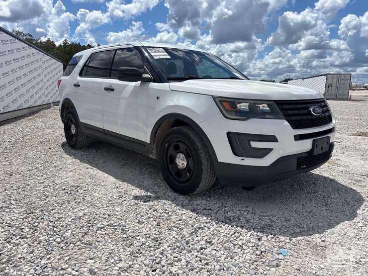 2016-ford-explorer-image-4