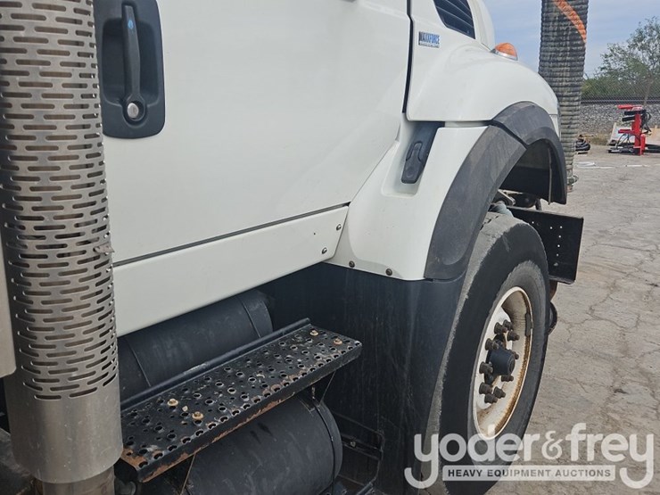 2012-vactor-2100-image-60