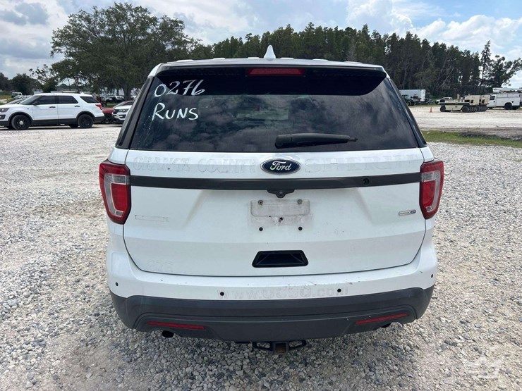 2016-ford-explorer-image-28