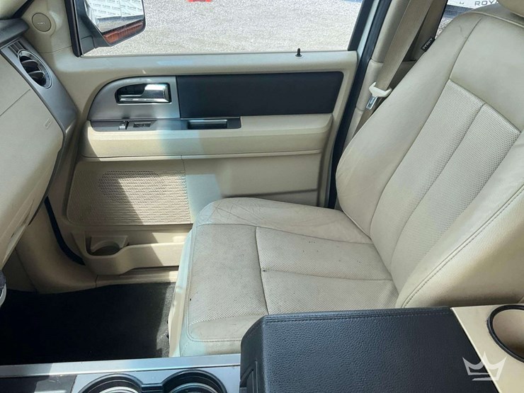 2016-ford-expedition-image-19