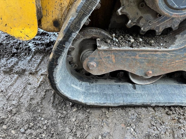 new-holland-c332-image-19