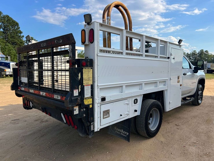 2021-chevrolet-3500hd-image-3