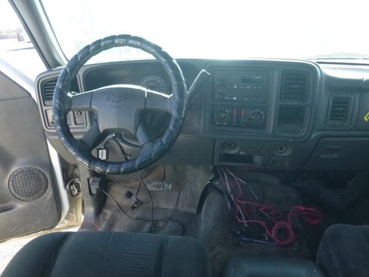 2003-chevrolet-2500hd-image-9