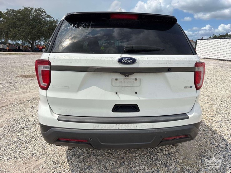 2016-ford-explorer-image-24