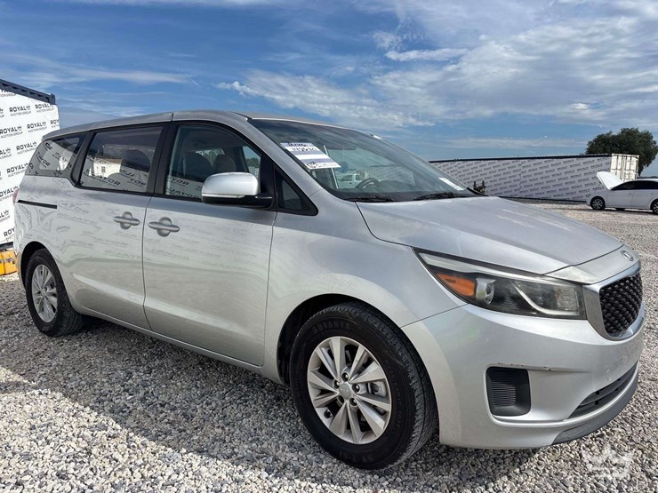 2016-kia-sedona-image-2