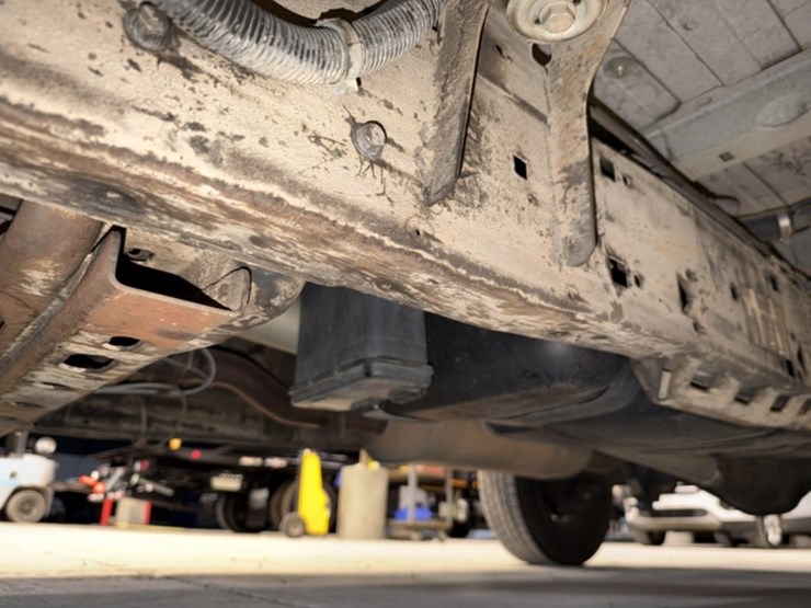 2011-chevrolet-express-2500-image-35