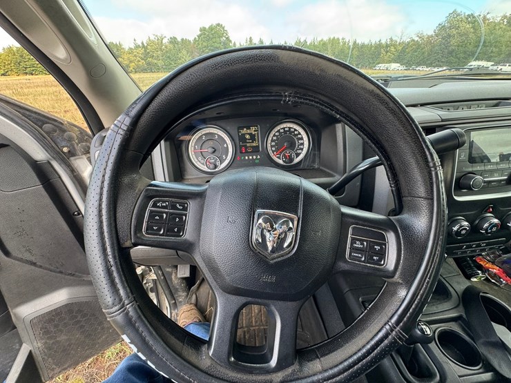 #1941-•-2017-ram-5500-cab-&-chassis-image-38