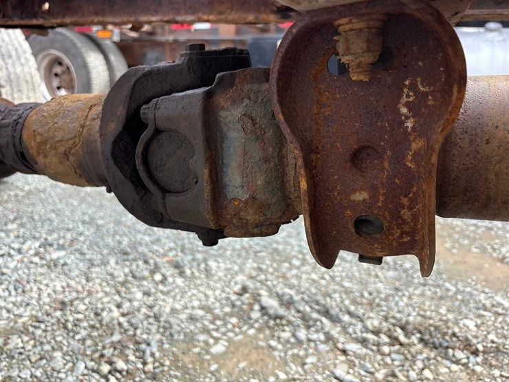 2007-peterbilt-335-image-38