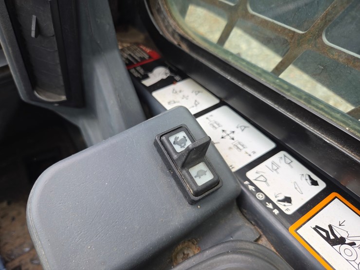 deere-333g-image-40