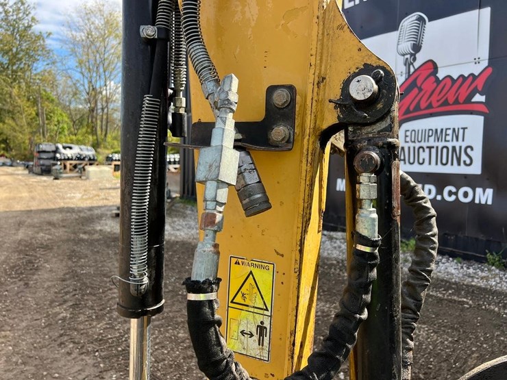 2012-caterpillar-303-image-12