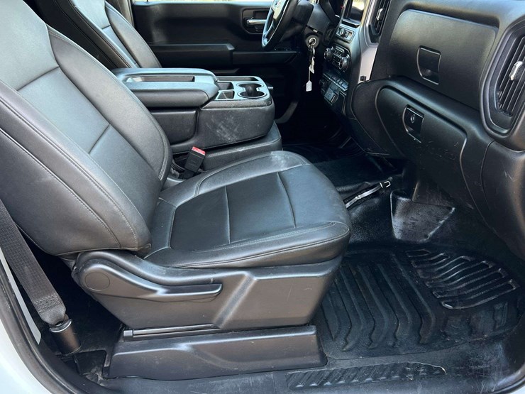2021-chevrolet-3500hd-image-21