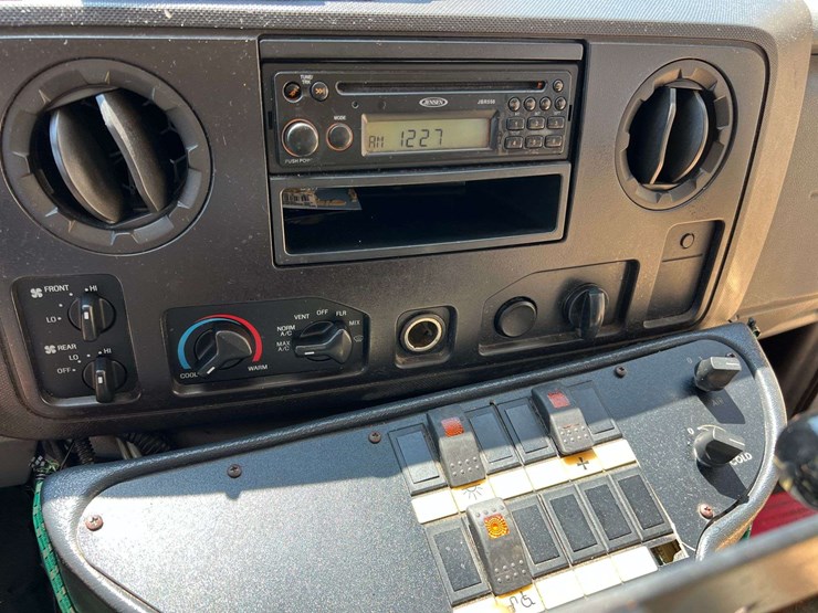 2011-ford-e350-image-15