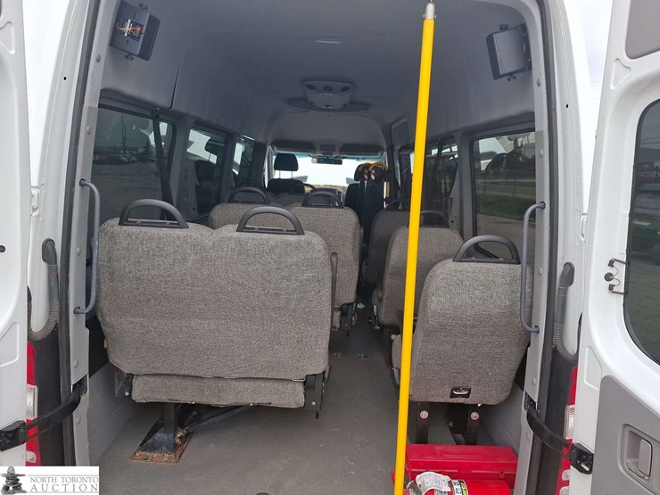 2012-mercedes-benz-sprinter-2500-image-17