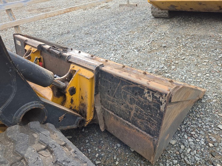 2020-deere-331g-image-12