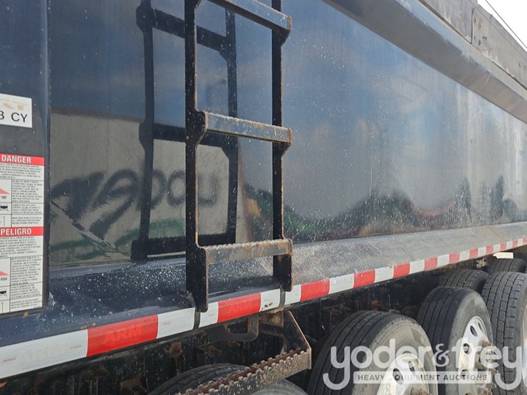 2019-freightliner-122sd-image-38