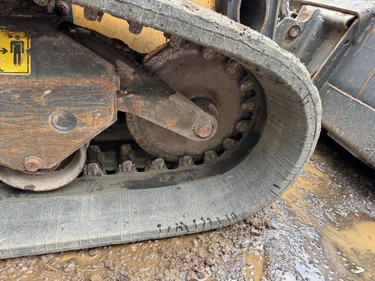 new-holland-c332-image-21