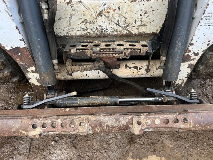 2016-bobcat-s570-image-11