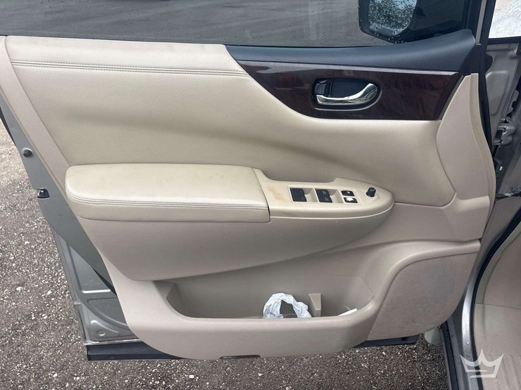 2012-nissan-quest-image-10
