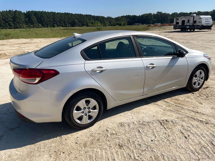 2017-kia-forte-4-door-sedan-(181,895-miles)-image-3