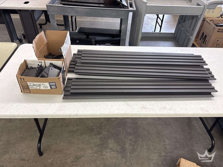 slatwall--aluminum,-2-boxes-of-brackets.-image-1