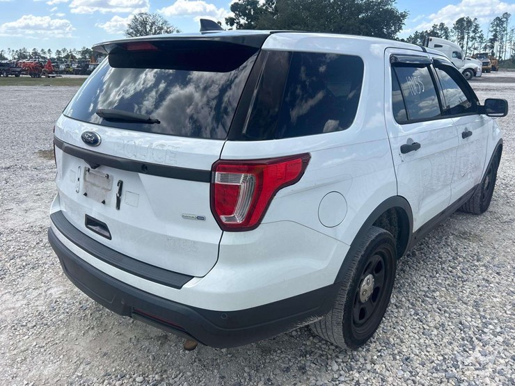 2018-ford-explorer-image-3