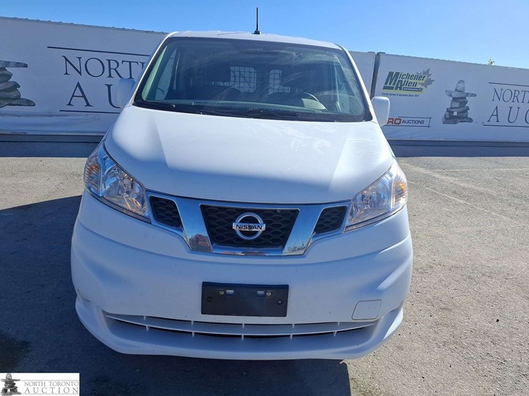 2017-nissan-nv200-image-2